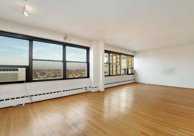 Photo of 3410 N Lake Shore Dr Unit 18L, Chicago, IL 60657