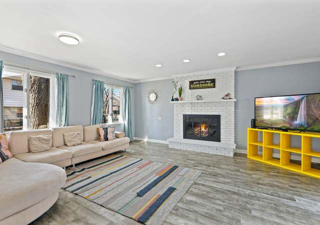 Photo of 141 Tupelo Ave, Naperville, IL 60540