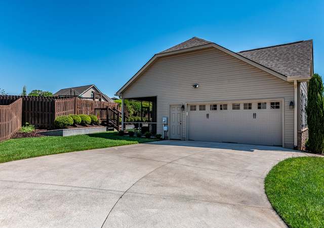 Photo of 26 Canyon Ct, Greenville, SC 29607