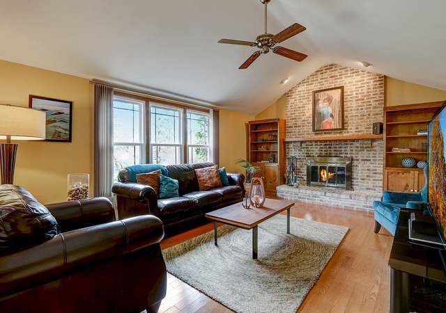 Photo of 550 Bloomfield Cir, Geneva, IL 60134