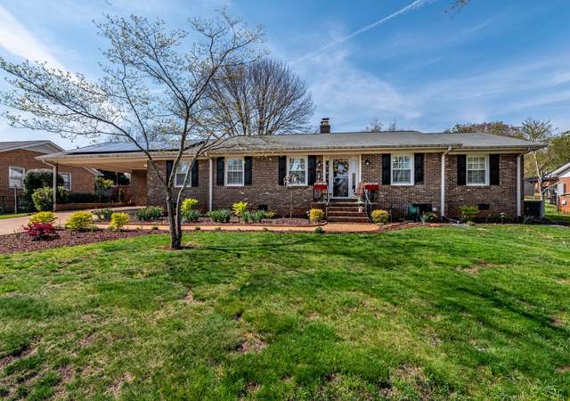 Photo of 10 Queensbury Dr, Greenville, SC 29617