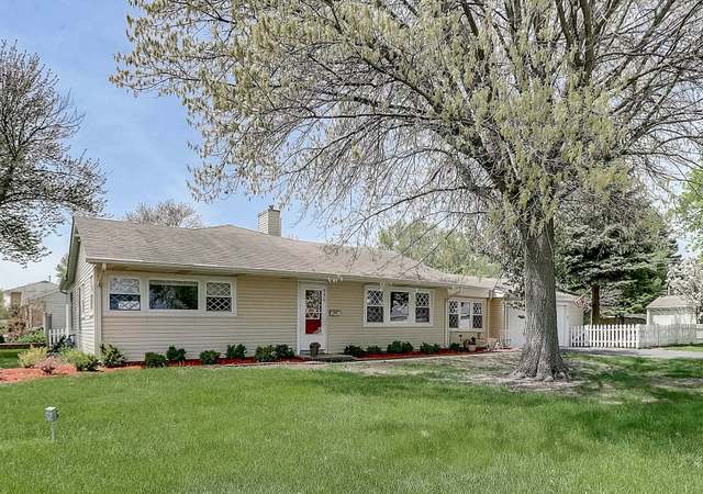 Photo of 950 S Warrington Rd, Des Plaines, IL 60016