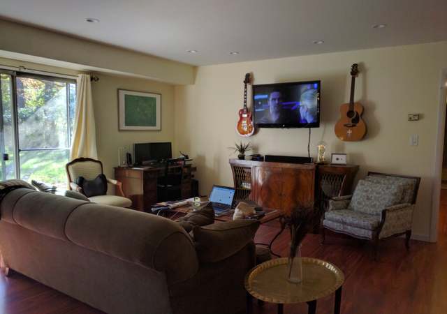 Photo of 10661 Weymouth St #3, Bethesda, MD 20814
