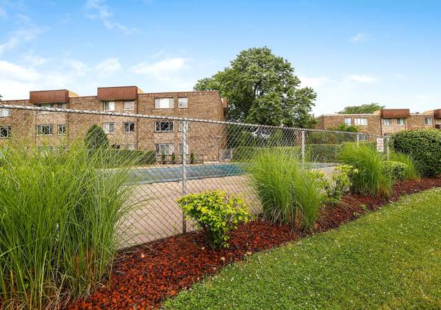 Photo of 2650 Brookwood Way Dr Unit 303B, Rolling Meadows, IL 60008