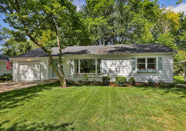 Photo of 106 S Gables Blvd, Wheaton, IL 60187