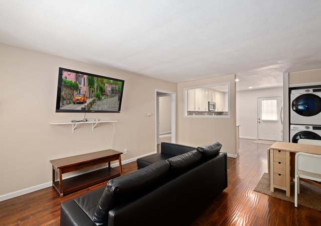 Photo of 327 East Dr, Vista, CA 92083