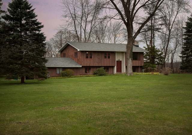 Photo of 16962 Savage Rd, Chagrin Falls, OH 44023