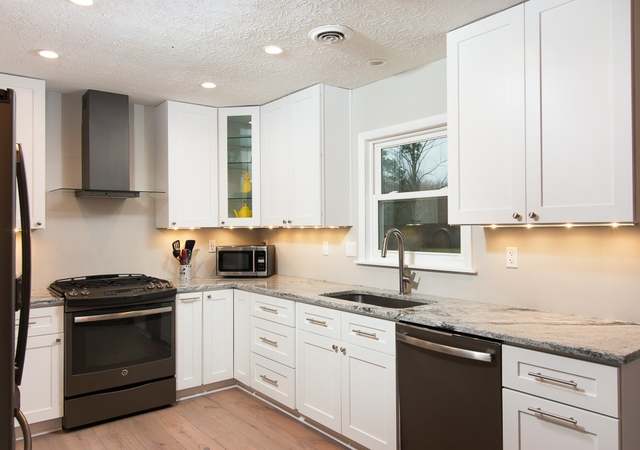 Photo of 16962 Savage Rd, Chagrin Falls, OH 44023