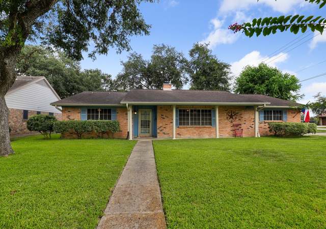 Photo of 2101 Briar Cir, Pearland, TX 77581