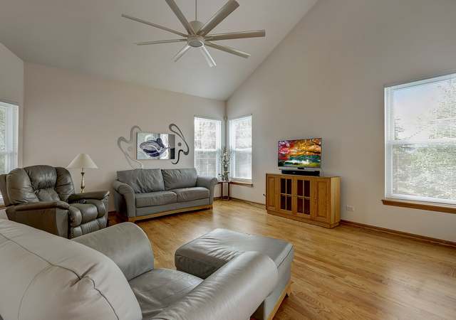 Photo of 193 Aspen Ct, North Aurora, IL 60542