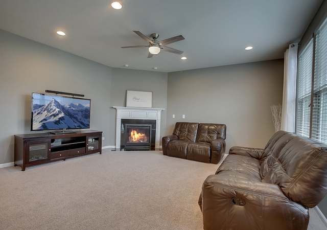 Photo of 709 Hamilton Dr, South Elgin, IL 60177