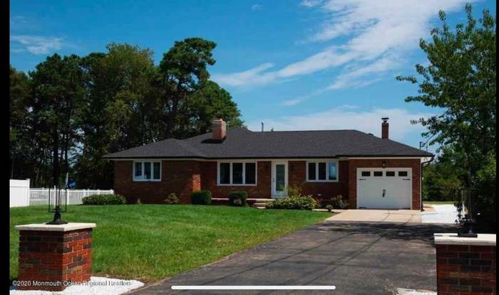 Shore house best sale brick nj