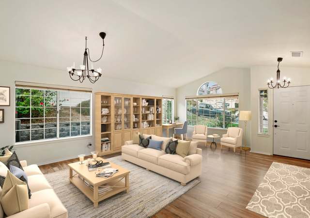 Photo of 1021 Funquest Dr, Fallbrook, CA 92028