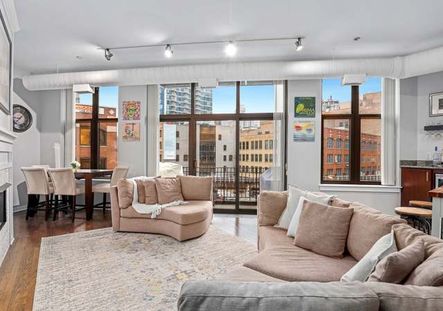 Photo of 333 W Hubbard St Unit 4L, Chicago, IL 60654