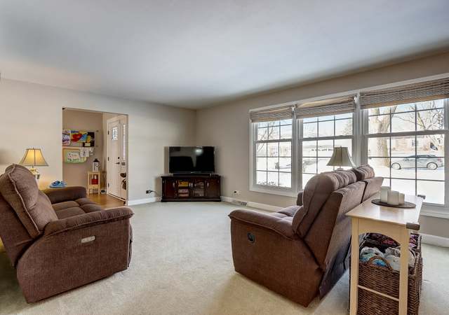 Photo of 1516 Clyde Dr, Naperville, IL 60565