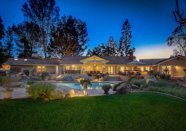 Photo of 18607 Robleda Ct, San Diego, CA 92128