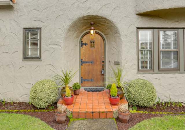 Photo of 2832 NE Edgehill Pl, Portland, OR 97212