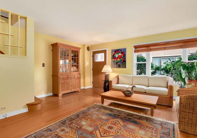 Photo of 511 1/2 Ridge Rd, Wilmette, IL 60091