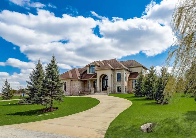 Photo of 37W325 Emerald Ct, Saint Charles, IL 60175