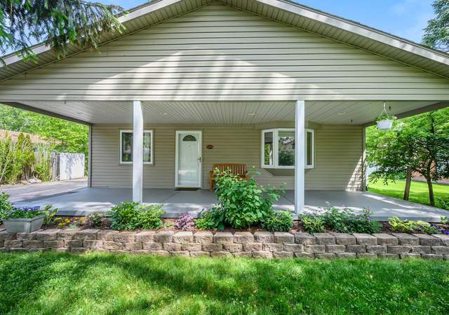 Photo of 34794 Rhonswood St, Farmington Hills, MI 48335