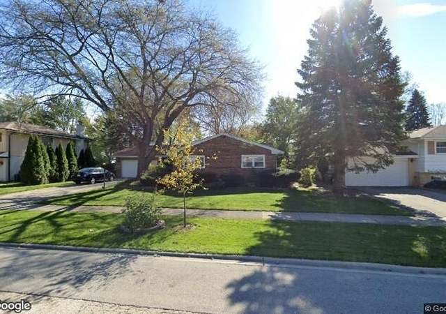 Property at 937 Twilight Ln, Wheeling, IL 60090, 3 beds, 3 baths