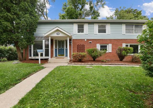 Photo of 406 W Hawthorne Blvd, Mundelein, IL 60060