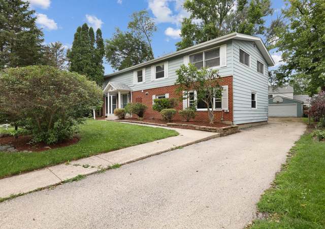Photo of 406 W Hawthorne Blvd, Mundelein, IL 60060