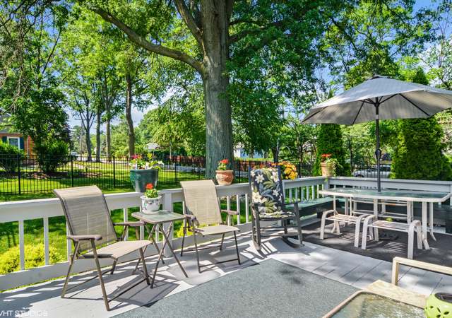 Photo of 1075 Medfield Dr, Rocky River, OH 44116