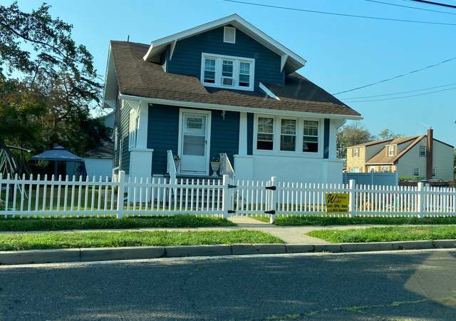 Property at 87 Hillside Ave, Freeport, NY 11520, 5 beds, 2.5 baths