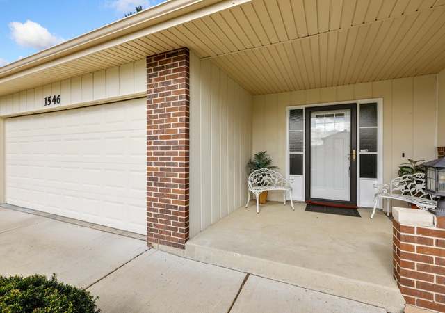 Photo of 1546 Pembroke Ln, Wheaton, IL 60189