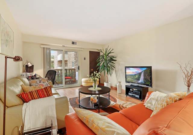 Photo of 700 Perrie Dr #205, Elk Grove Village, IL 60007
