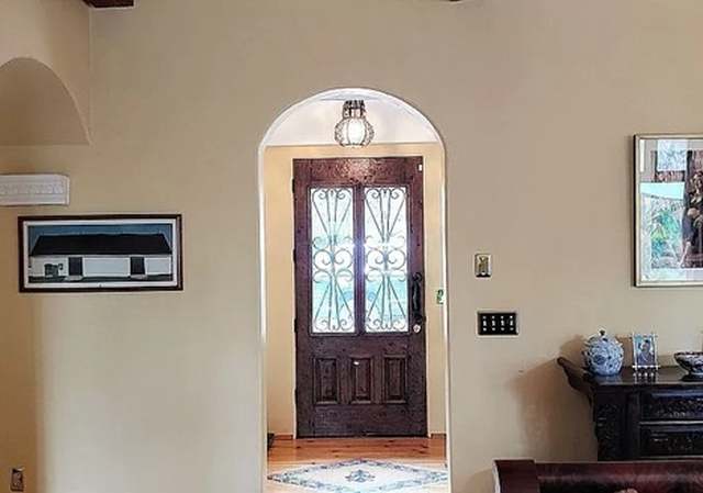 Photo of 18175 Pilkington Rd, Lake Oswego, OR 97035