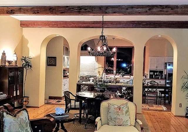 Photo of 18175 Pilkington Rd, Lake Oswego, OR 97035