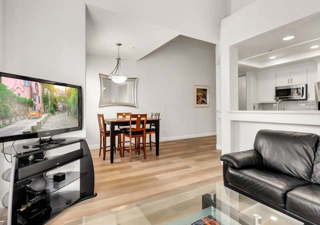 Photo of 4 Woodcrest Ln #324, Aliso Viejo, CA 92656