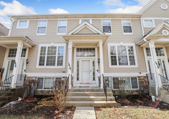 Photo of 1618 Fox Run Dr, Arlington Heights, IL 60004