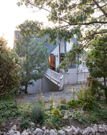 Photo of 1245 Evergreen Ln, Lake Arrowhead, CA 92352
