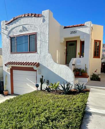 Photo of 2551 Renwick St, Oakland, CA 94601