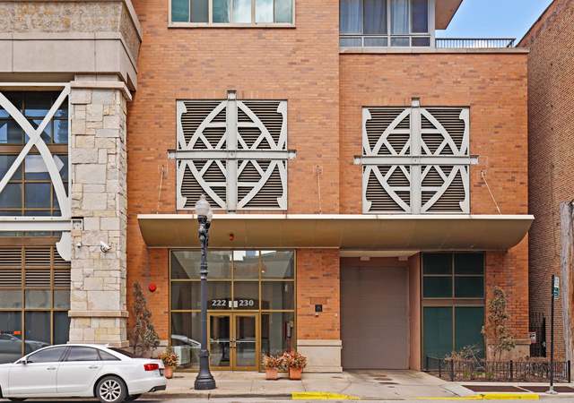 Photo of 230 W Division St #1402, Chicago, IL 60610