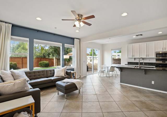 Photo of 10276 Oak Spur Way, Escondido, CA 92026