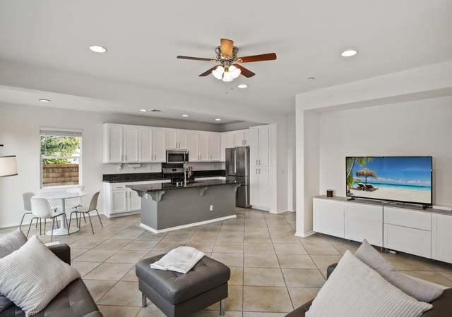 Photo of 10276 Oak Spur Way, Escondido, CA 92026