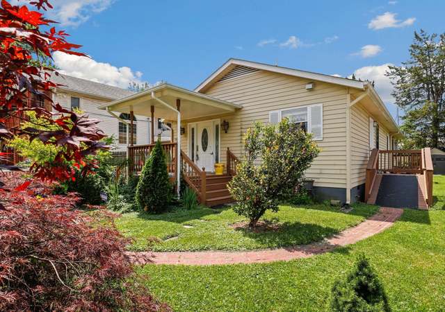 Photo of 2621 Groveton St, Alexandria, VA 22306