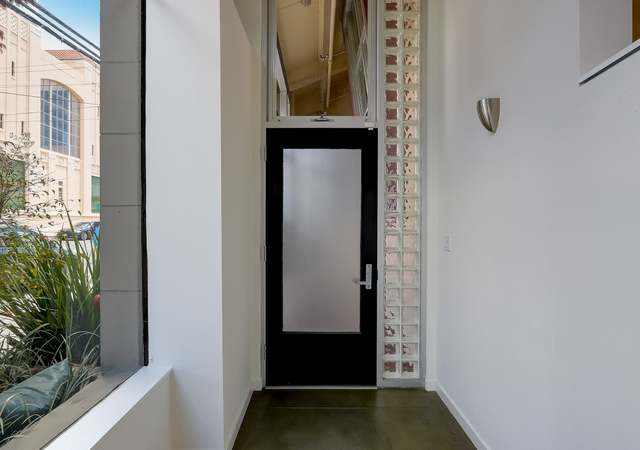Photo of 311 4th St, Oakland, CA 94607