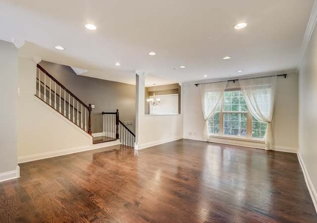 Photo of 1615 Fox Run Dr, Arlington Heights, IL 60004