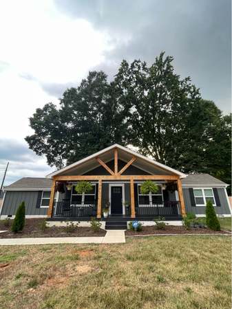 Photo of 7901 Reames Rd, Charlotte, NC 28216