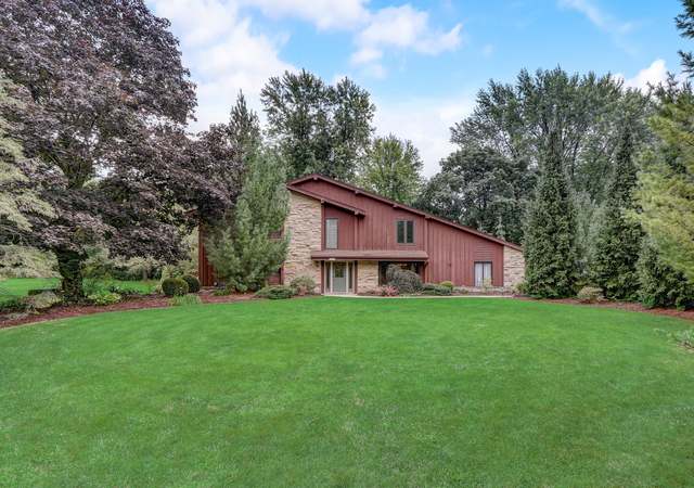 Photo of 8735 W Meadow Ln, Franklin, WI 53132