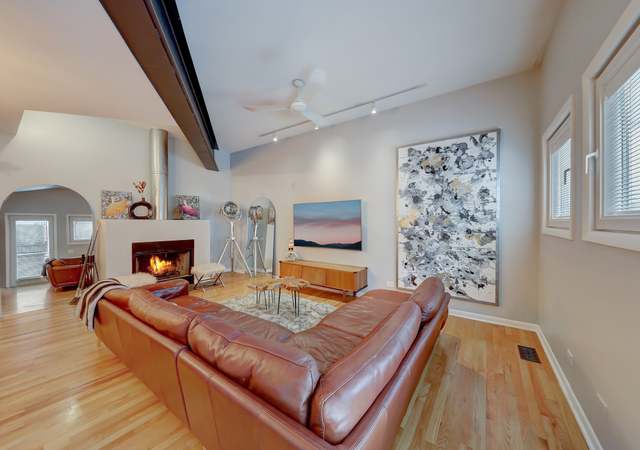 Photo of 900 Grove St #4, Evanston, IL 60201