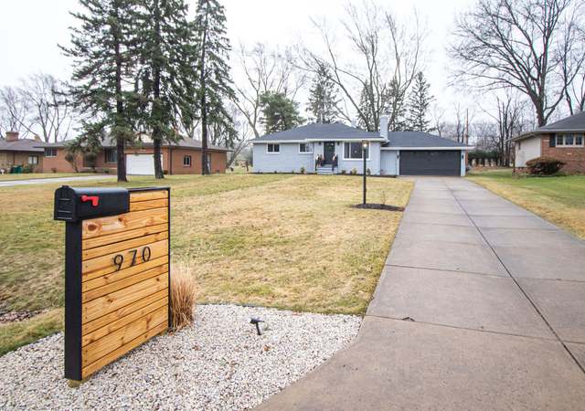 Photo of 970 Twilight Dr, Seven Hills, OH 44131