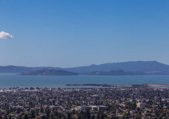 Photo of 18 Starview Dr, Oakland, CA 94618