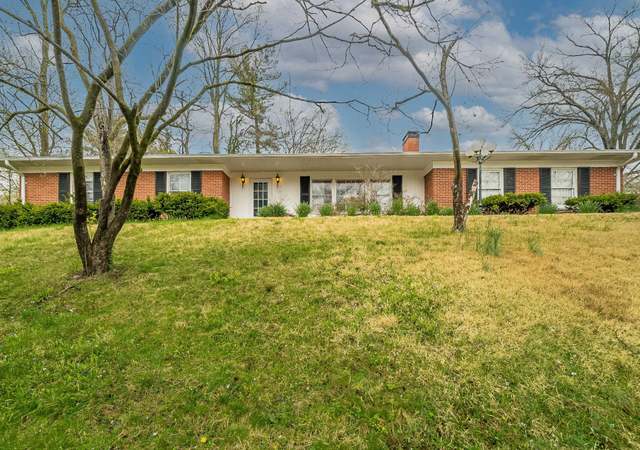 Photo of 1 Oakwood Dr, Belleville, IL 62223