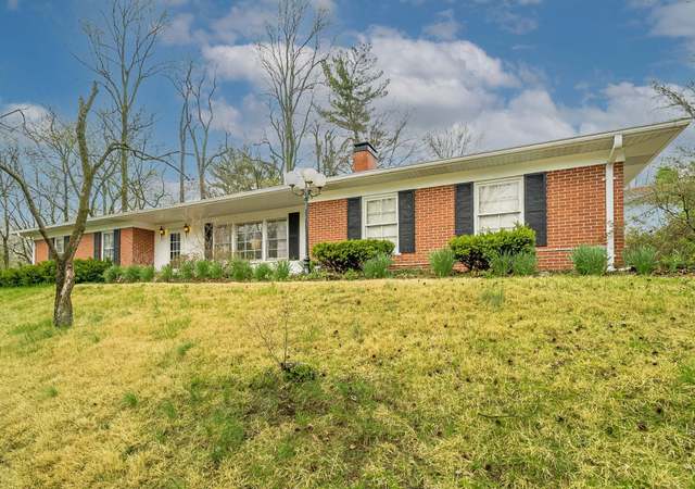 Photo of 1 Oakwood Dr, Belleville, IL 62223